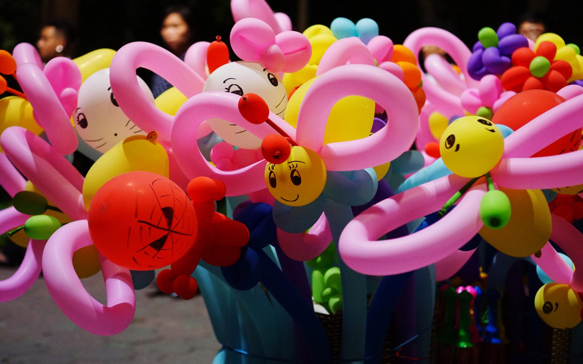 louffok spectacle vivant baloonnnn animation sculpture ballon sarlat dordogne 5